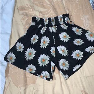 Cute baggy floral shorts